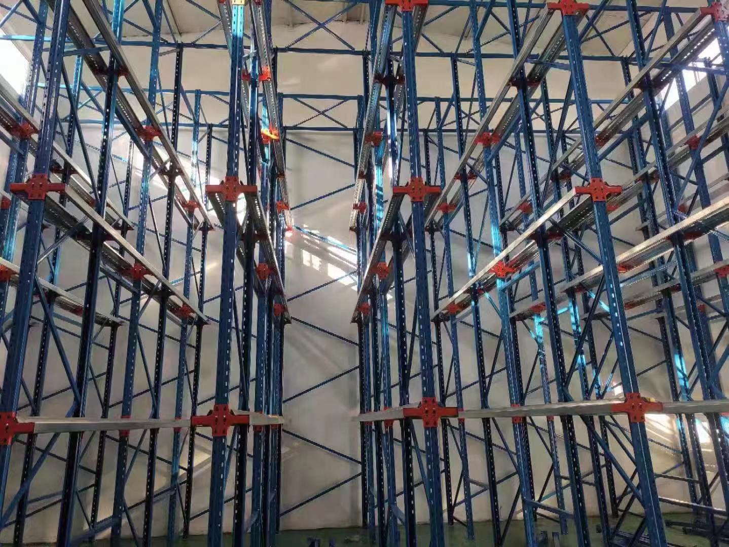 贯通式货架：高密度存储的仓储利器及其适用场景解析