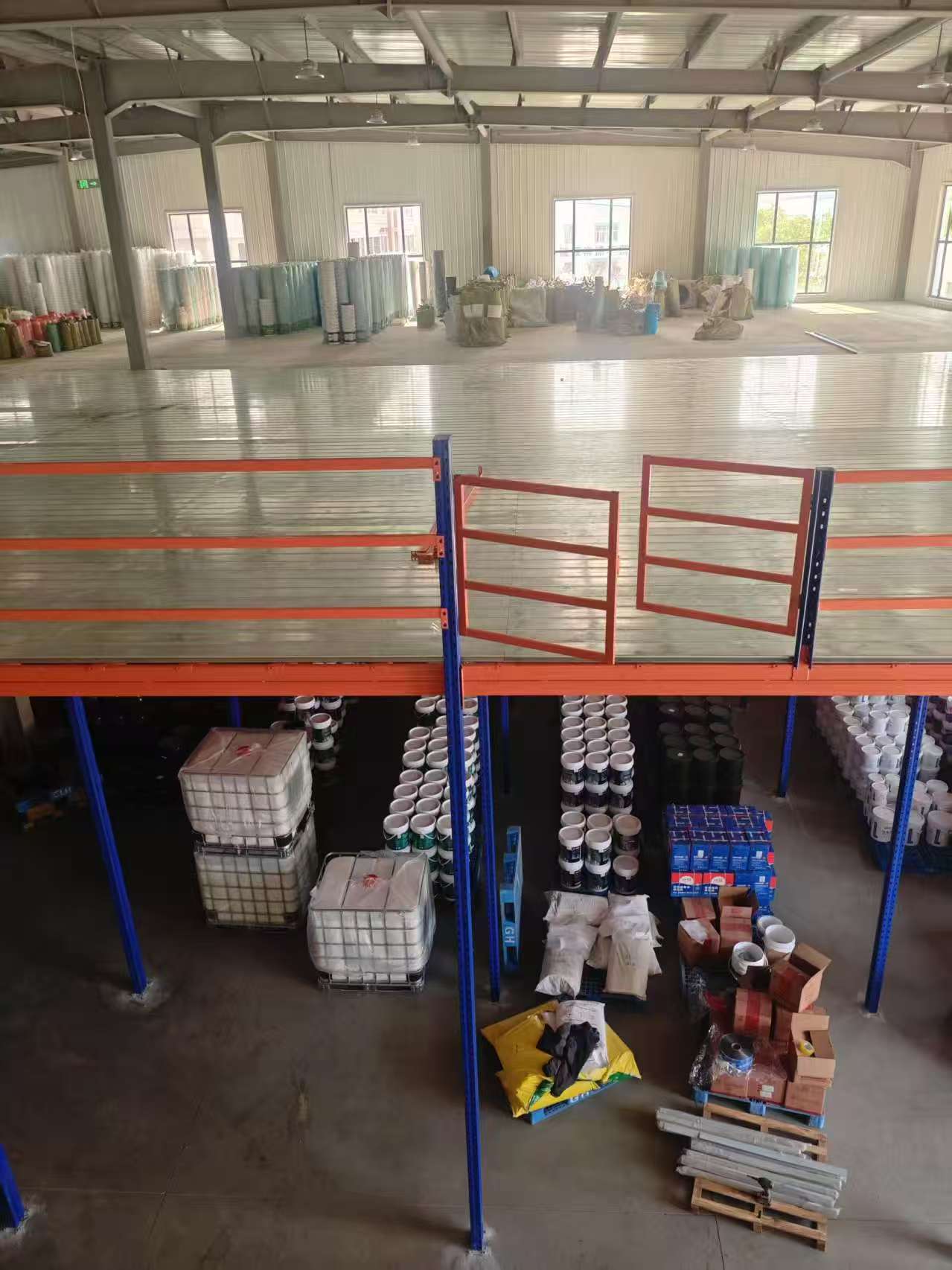 二层钢平台货架，让仓库存储能力瞬间翻倍